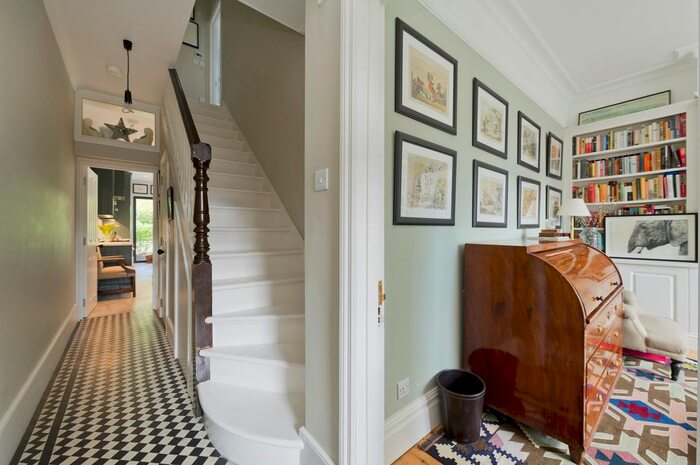 5 Bedroom Semi-Detached House To Rent In Julian Avenue, London, W3