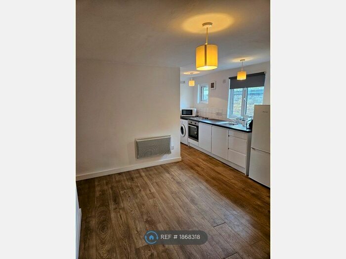 2 Bedroom Flat To Rent In Roehampton High Street, London, SW15