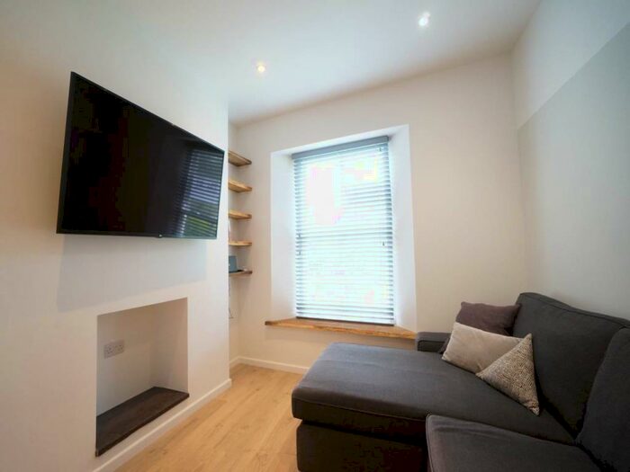 4 Bedroom House To Rent In Eldon Terrace, Bangor, Gwynedd, LL57