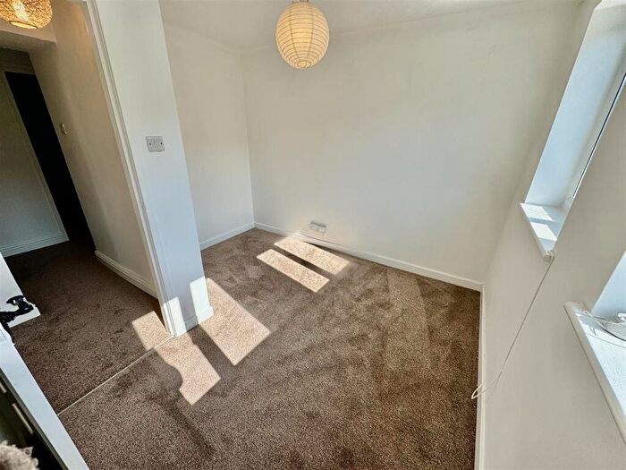 2 Bedroom Cottage To Rent In Baptist Square, Pwllheli, LL53