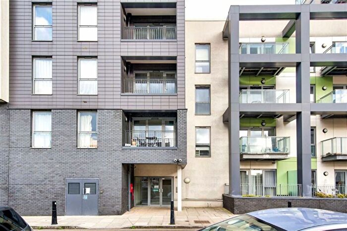 Studio For Sale In Christian Street, Whitechapel, E1