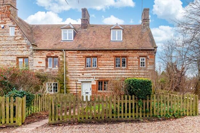 2 Bedroom Cottage To Rent In The Green, Culworth, OX17