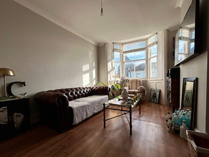 2 Bedroom Maisonette To Rent In Clifton Road, Worthing, BN11