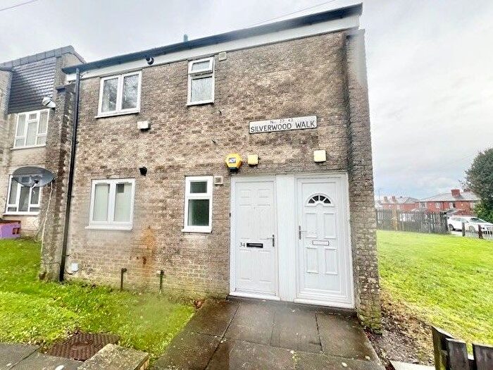 2 Bedroom Flat To Rent In Silverwood Walk, Halifax, HX2