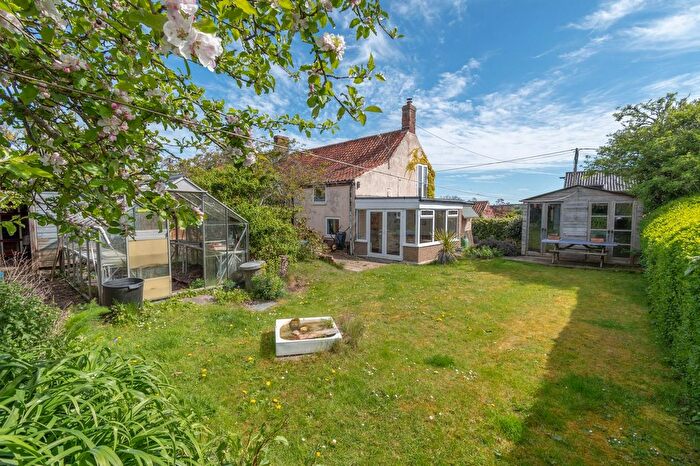 2 Bedroom Terraced House For Sale In The Street, Barney, NR21
