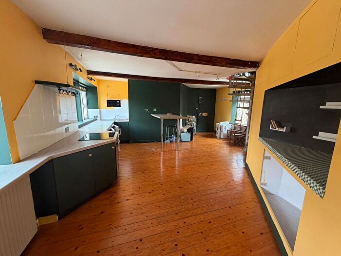 3 Bedroom Apartment For Sale In Queen Street, Morley, Leeds, LS27
