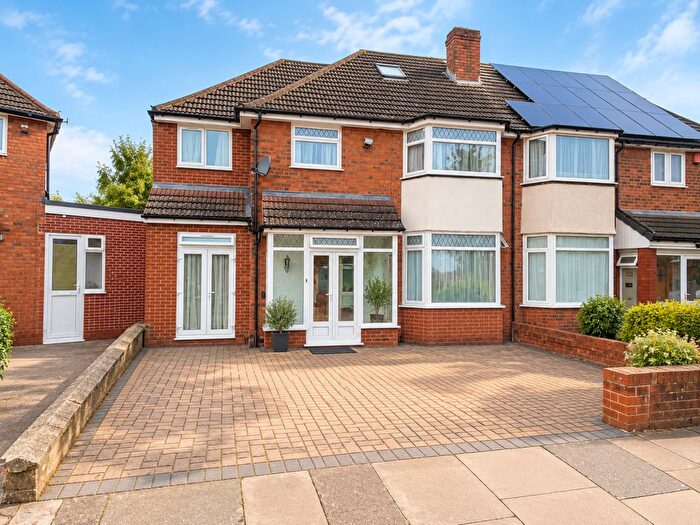 5 Bedroom Semi-Detached House For Sale In Twycross Grove, Birmingham, B36