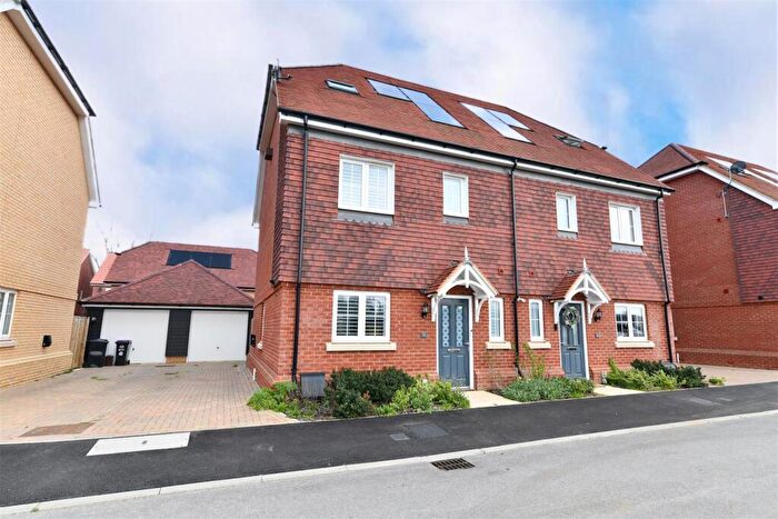 4 Bedroom Semi Detached House For Sale In Dunnock Close, Knebworth, SG3