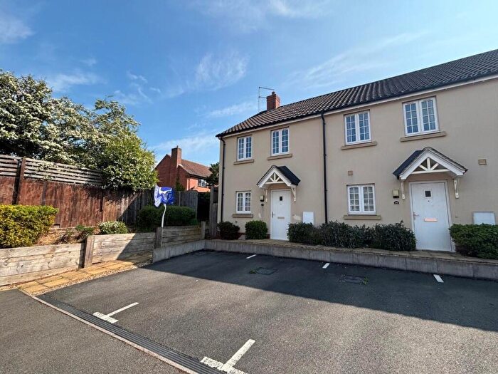 3 Bedroom End Of Terrace House To Rent In Sidings Close, Thrapston, Northants, NN14