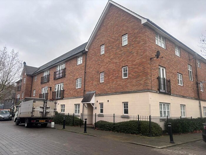 2 Bedroom Flat To Rent In Caspian Way, Purfleet, RM19