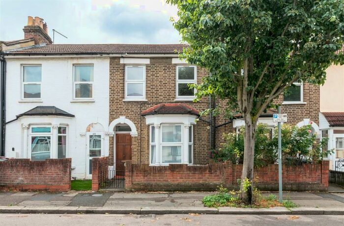 1 Bedroom Flat To Rent In Melford Road, Walthamstow, E17