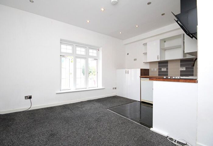 1 Bedroom Flat To Rent In Kentish Town Road, Kentish Town, NW5