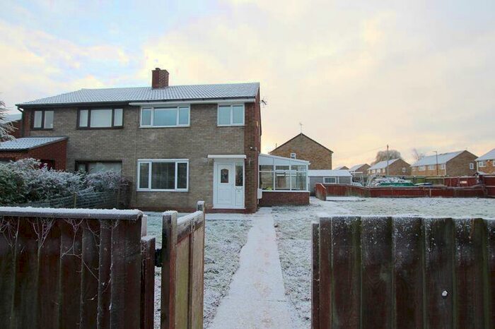 3 Bedroom Semi-Detached House To Rent In Hawthorn Avenue, Immingham, DN40