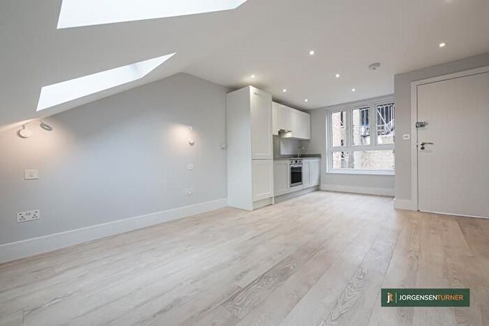 Studio To Rent In Glengall Road, London, NW6