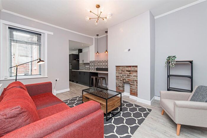 2 Bedroom Flat To Rent In Warwick Street, Heaton, Newcastle Upon Tyne, NE6