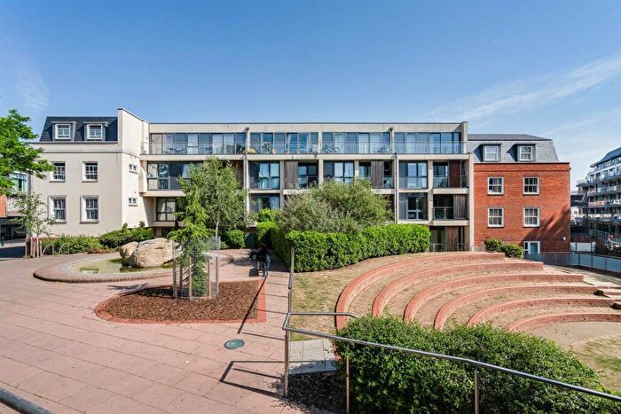 2 Bedroom Apartment For Sale In Chapel Wharf, St. Ives Road, Maidenhead, SL6