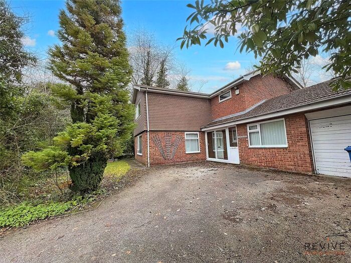 4 Bedroom Semi-Detached House To Rent In Briers Close, Warrington, WA2