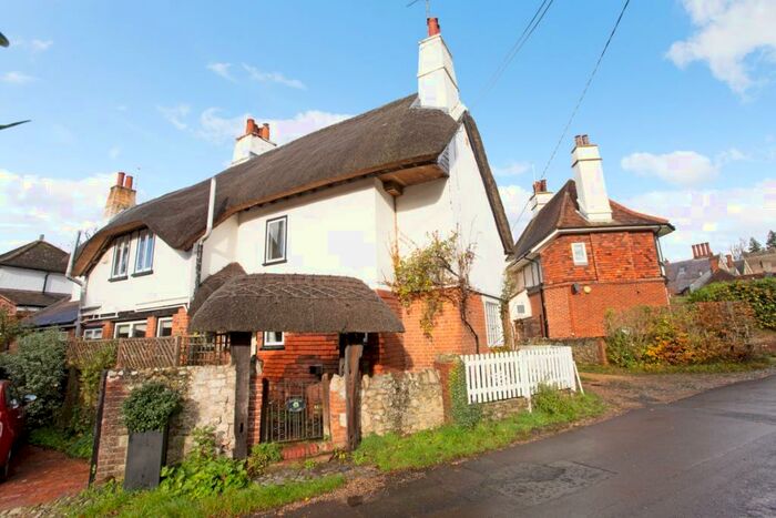 2 Bedroom Cottage To Rent In Gracious Street Selborne, GU34