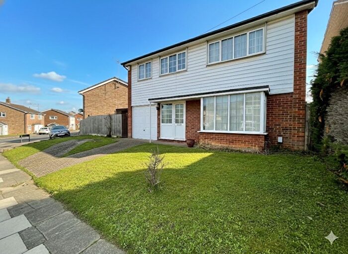 3 Bedroom Detached House For Sale In Weltmore Road, Luton, Bedfordshire, LU3
