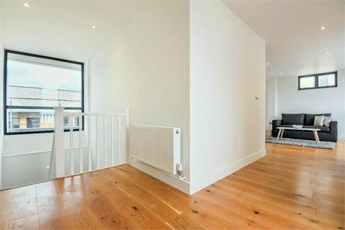 3 Bedroom Flat To Rent In Alpha House, Dalston, London E8