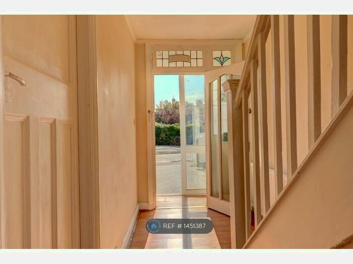 4 Bedroom Semi-Detached House To Rent In Cecil Avenue, Barking, IG11