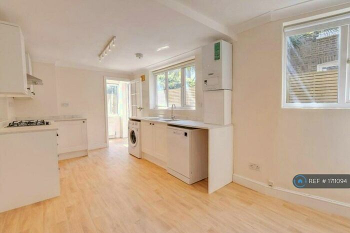 3 Bedroom Flat To Rent In Eckstein Road, London, SW11