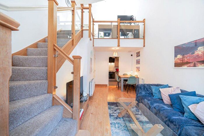 2 Bedroom Flat For Sale In Oliver Court, Ley Farm Close, Watford, Hertfordshire, WD25