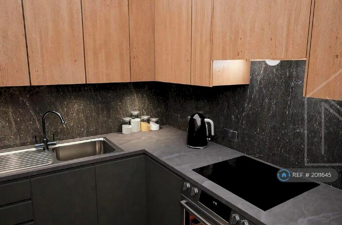 6 Bedroom Semi-Detached House To Rent In Henry Road, Gloucester, GL1