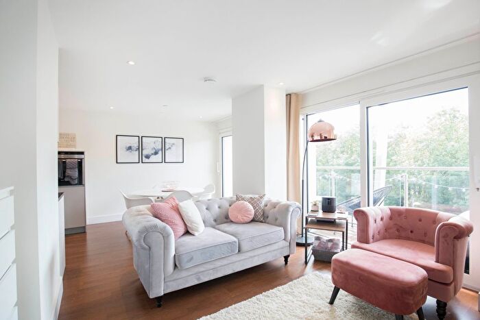 1 Bedroom Flat To Rent In Henry Macaulay Avenue, Kingston Upon Thames, KT2