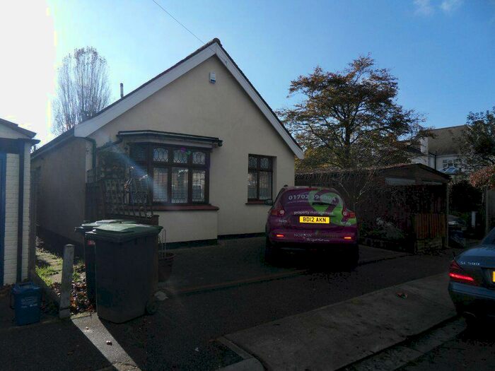 4 Bedroom Bungalow To Rent In Ronald Hill Grove-Leigh : Online Enquiries Only, SS9