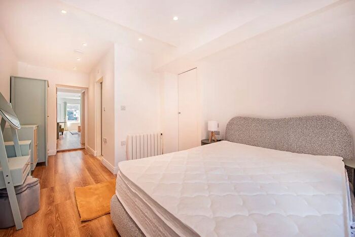 1 Bedroom Flat To Rent In Park Road, Kingston Upon Thames, KT2