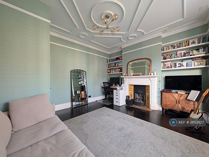 3 Bedroom Flat To Rent In Furness Road, London, NW10