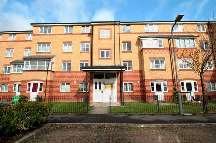 2 Bedroom Flat To Rent In Princes Gate, High Wycombe, HP13