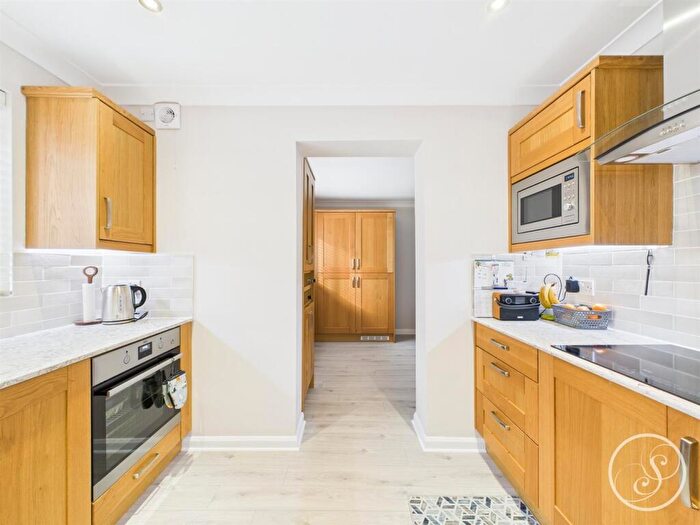 5 Bedroom Detached House For Sale In Oakdale Meadow, Leeds, LS14