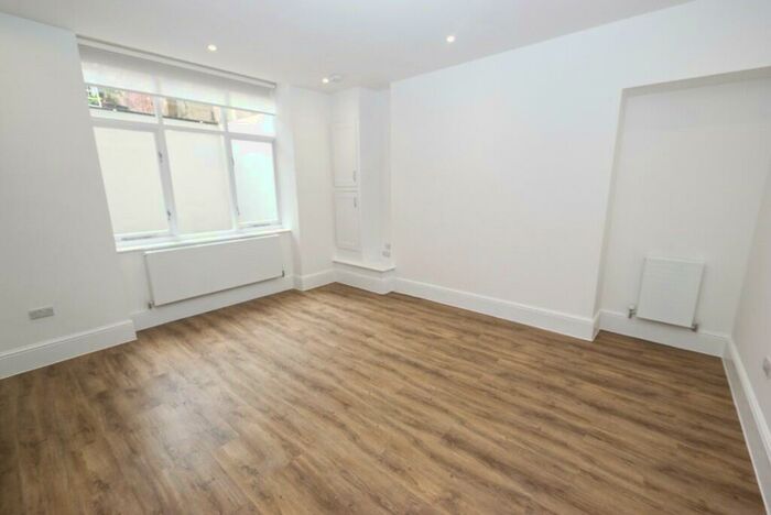 Studio To Rent In Brunswick Square, Hove, East Sussex, BN3