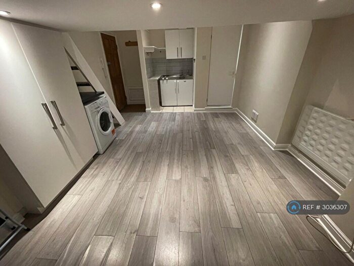 Studio To Rent In Muswell Hill, London, N10