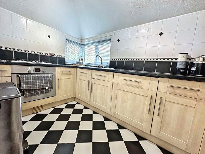 2 Bedroom Flat For Sale In Dunlin Drive, Washington, NE38