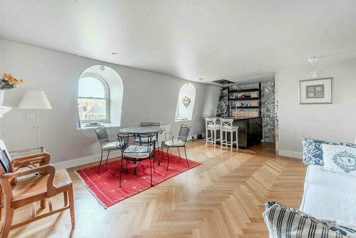 1 Bedroom Flat To Rent In Redcliffe Square, Chelsea, London, SW10