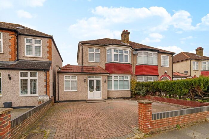 4 Bedroom Semi Detached House To Rent In Ashgrove Road, Bromley, BR1