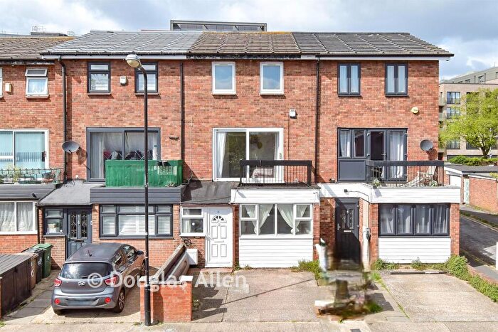 4 Bedroom Terraced House For Sale In Arkley Road, Walthamstow, E17