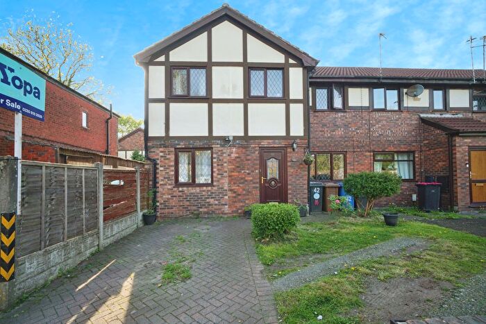 6 Bedroom End Terrace House For Sale In Peel Lane, Manchester, M38