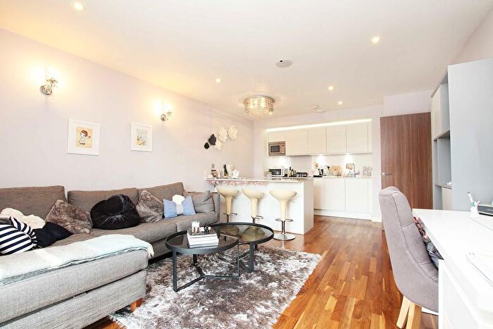 1 Bedroom Flat To Rent In Battersea Park Road, Battersea, SW11