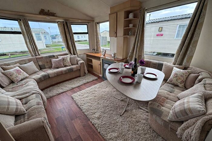 2 Bedroom Mobile/park Home For Sale In Beach Road, St. Osyth, Clacton-On-Sea, CO16