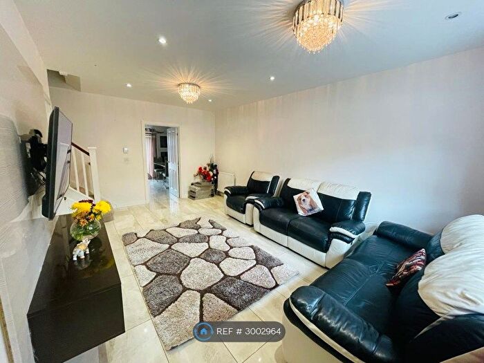 3 Bedroom Terraced House To Rent In Foxglove Close, West Drayton, UB7