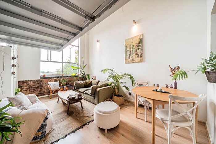 1 Bedroom Flat To Rent In King Edward's Road, London Fields, E9