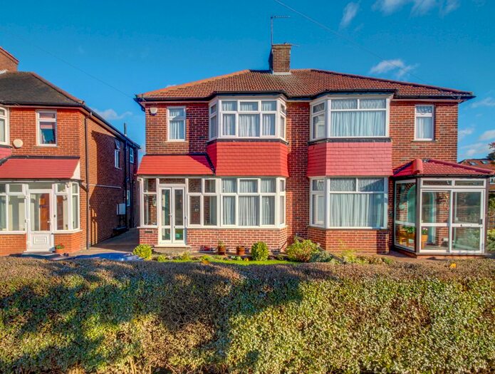 3 Bedroom Semi Detached House To Rent In Oakwood Crescent, Greenford, UB6