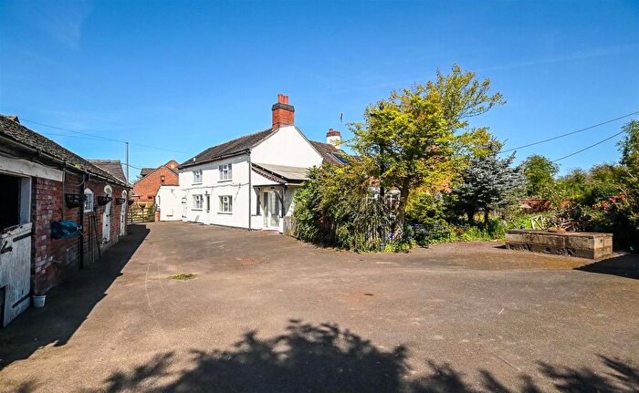 4 Bedroom Cottage For Sale In Willow Farm, Main Road, Anslow, DE13
