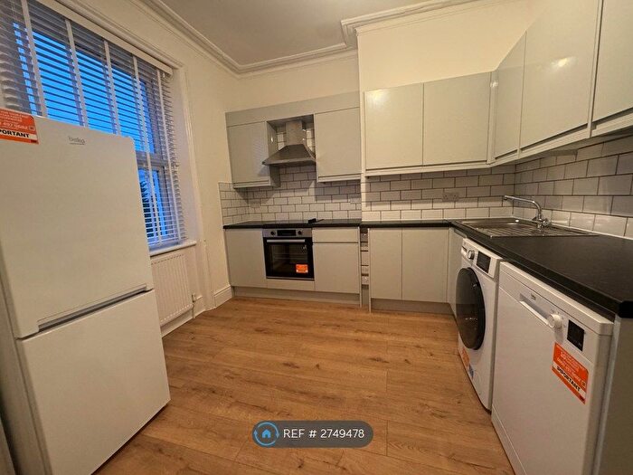 2 Bedroom Flat To Rent In Concannon Road, London, SW2