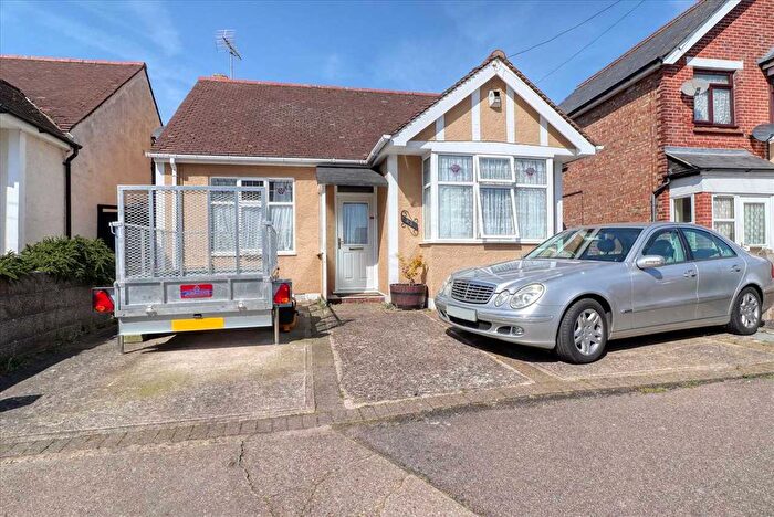 2 Bedroom Bungalow For Sale In Carrs Road, Clacton On Sea, CO15