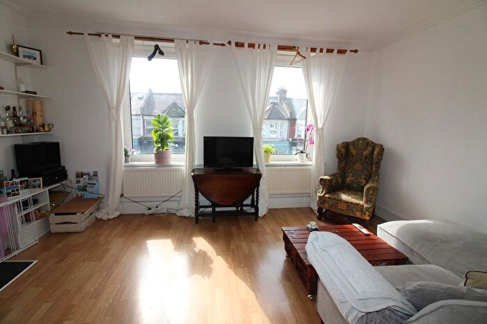 1 Bedroom Flat To Rent In Garratt Lane, London, SW18